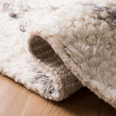 Casablanca CSB951 Hand Tufted Area Rug - Safavieh 4 Casablanca CSB951 Hand Tufted Area Rug - Safavieh - Image 4