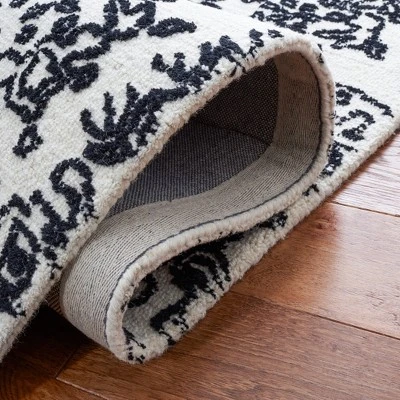 Metro MET993 Hand Tufted Area Rug - Safavieh 4 Metro MET993 Hand Tufted Area Rug - Safavieh - Image 4