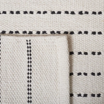 Kilim KLM706 Hand Woven Area Rug - Safavieh 5 Kilim KLM706 Hand Woven Area Rug - Safavieh - Image 5