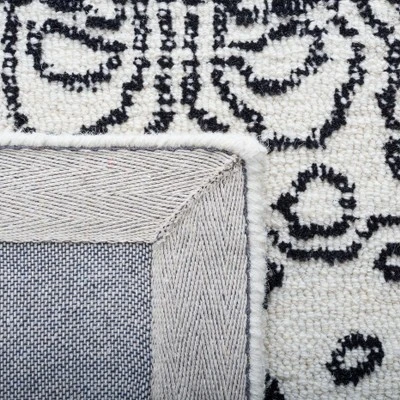 Metro MET993 Hand Tufted Area Rug - Safavieh 5 Metro MET993 Hand Tufted Area Rug - Safavieh - Image 5