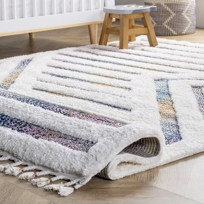 NuLOOM Bristol High-Low Geometric Tassel Area Rug 3 NuLOOM Bristol High-Low Geometric Tassel Area Rug - Image 3
